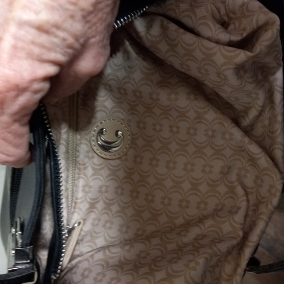 C black faux leather  shoulder bag - Picture 9 of 9